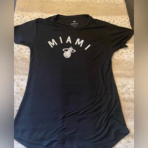 XL Miami heat short sleeve black tee